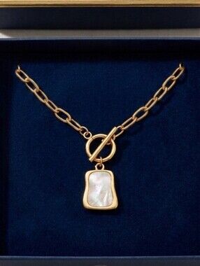 Stunning Geometric Pearl Oyster Necklace